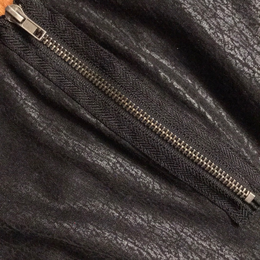 LBD - Picture 2 of 6